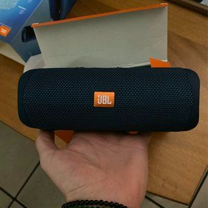 JBL Flip 5 Bluetooth Speaker blue